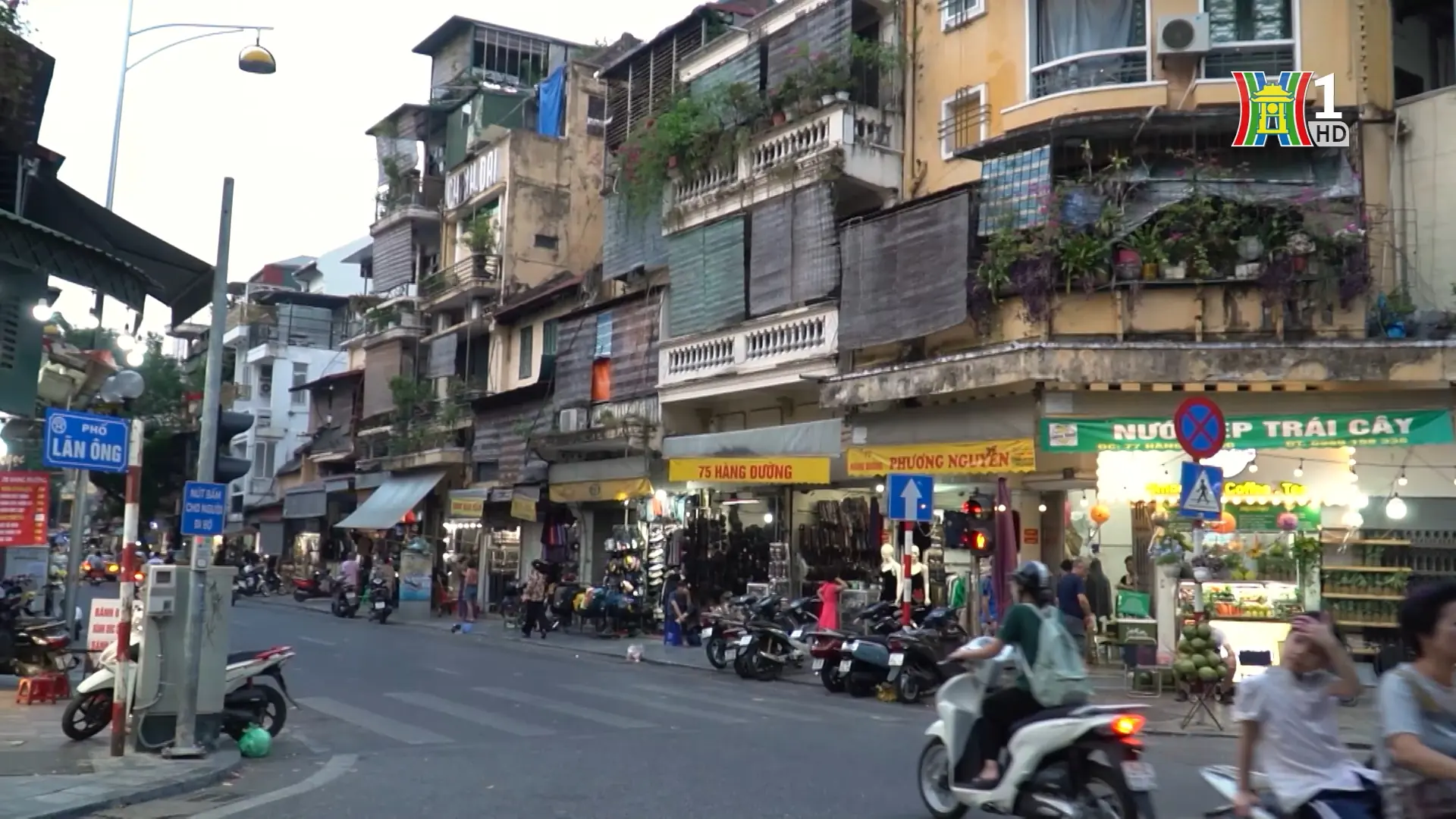 Vỉa hè phố hàng - hơi thở của phố cổ  | Phóng sự tài liệu | 05/12/2025